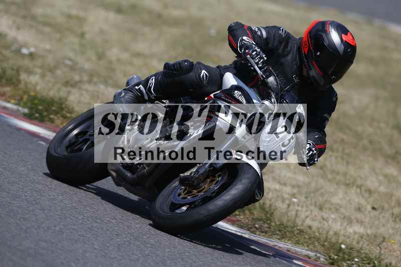Archiv-2023/28 05.06.2023 Moto Club Anneau du Rhin/blanc-novice/25